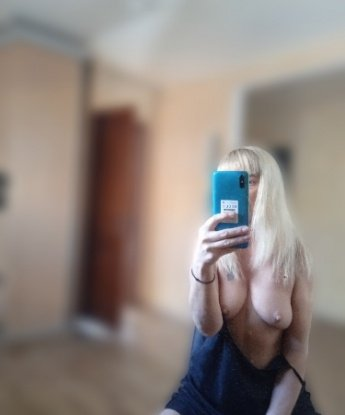 Живу в Москве, и готова сопровождать тебя на любое мероприятие или просто провести незабываемое время в уютном месте. Я умею доставлять удовольствие и знаю, как заставить тебя чувствовать себя особенным. Мои услуги включают классический и эротический массаж, ролевые игры, оральный и анальный секс. Возможно несколько дополнительных услуг по договоренности 😉 Погрузись в мир наслаждения со мной, и ты никогда не захочешь уйти! Смотри мои фото ниже, ищи отзывы на своем городском форуме. Обещаю, ты не пожалеешь об испытании со мной самых горячих моментов! 🔥💋 Антонина